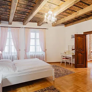  Apartamento U Cerneho Medveda- At The Black Bear
