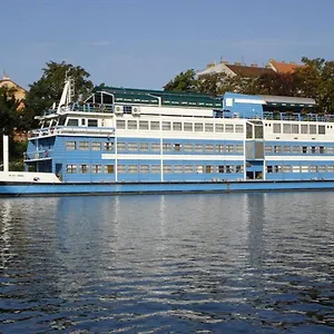 3* Hotel en barco Vodnik